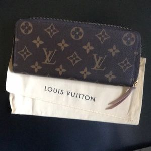 Pink Auth. Louis Vuitton zippy wallet